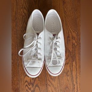 White converse sneakers - size 8